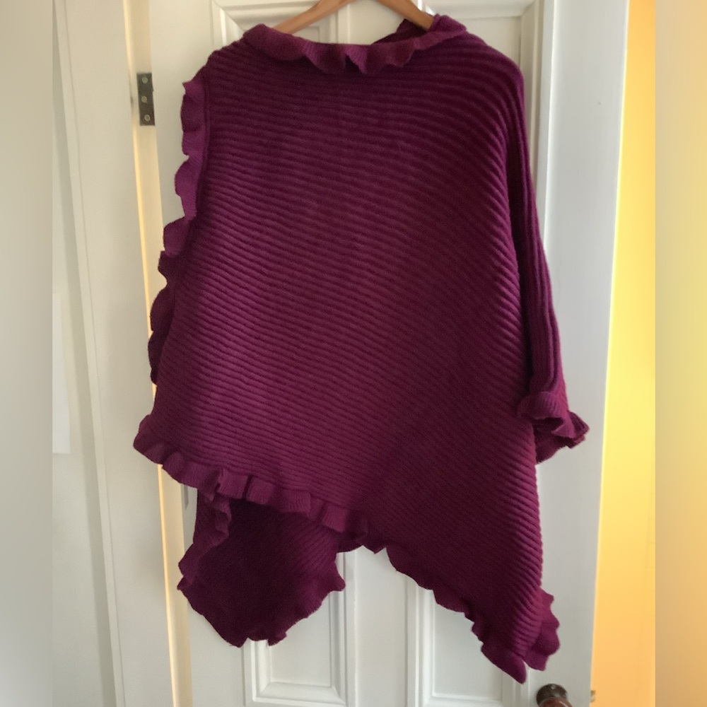 NWT Sarah Campbell Rosette Poncho Burgundy 0S